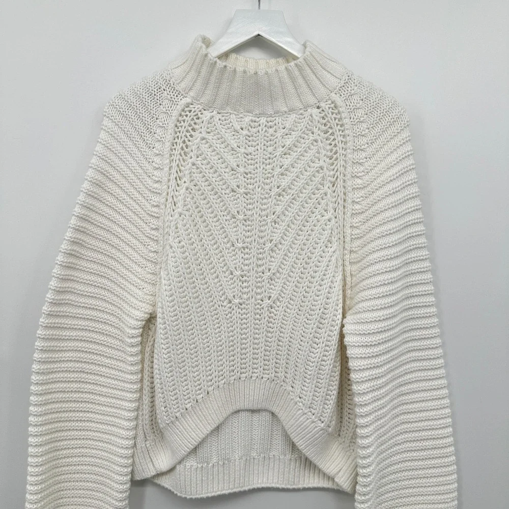 Free People Pullover Sweater Size Medium Slouchy Chunky Knit Hi Low Quiet Luxury